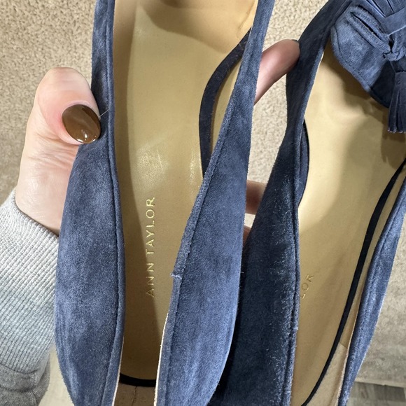 Ann Taylor Shoes Womens 8.5 Blue Suede Tassel Pointed Toe Kitten Heel Pumps - Picture 5 of 9